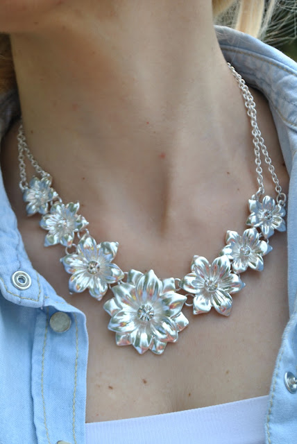 collana argento forma fiore collane estive accessori estivi collane romantiche mariafelicia magno fashion blogger collana majique london 