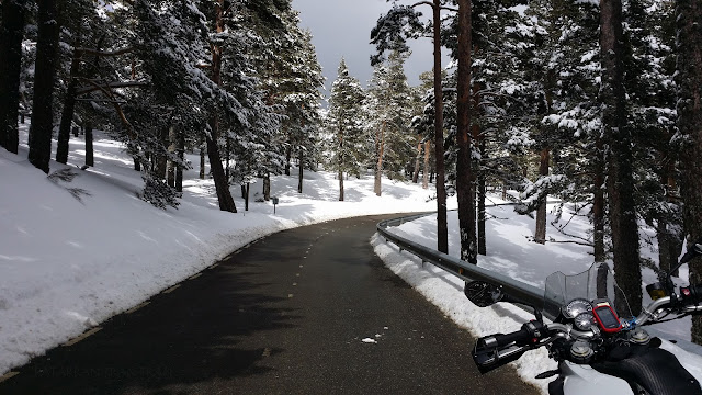 BMW F800GS. Trail Forever. Riding on the snow.