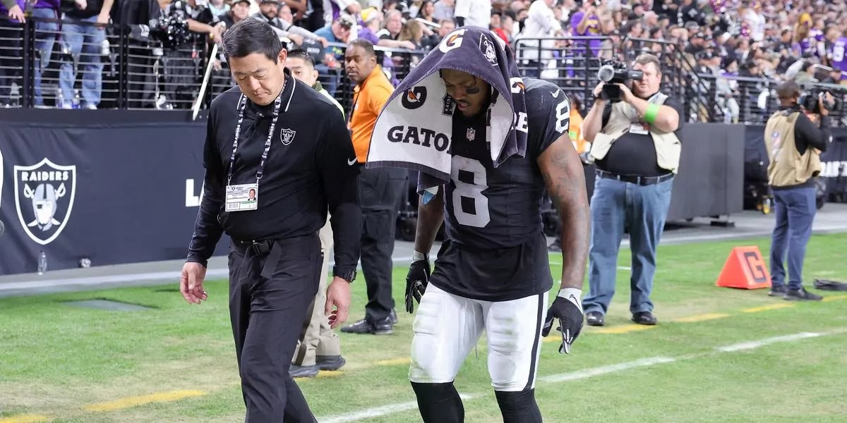 Raiders Josh Jacobs Set to Miss Christmas Day Game Against Chiefs Due to Quad Injury and Illness