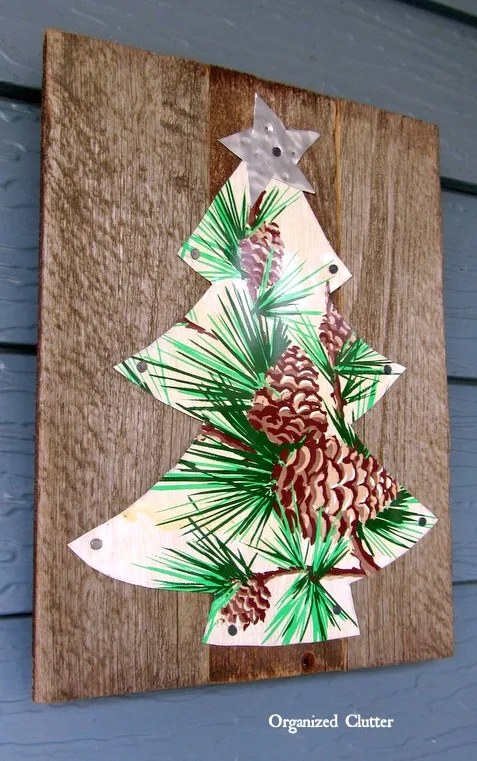 Rustic Reclaimed Wood Christmas Decor www.organizedclutterqueen.blogspot.com