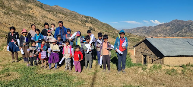 Besuch in der Bildungseinheit Lampazuni in einem entlegenen Dorf in den Bergen nördlich von Potosí – Bolivien. Sie besuchen Bolivien dann sehen Sie bei mir vorbei. Melden Sie sich aber frühzeitig an.