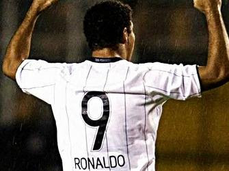 Ronaldo annuncia il ritiro