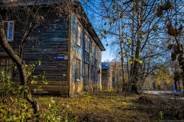 Угол старого деревянного здания