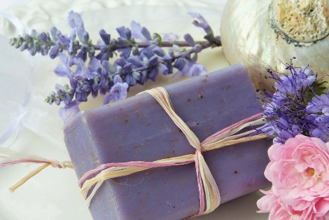 /pixabay.com/en/soap-purple-lavender-rose-shell-2726387/