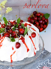 Pavlova de cerezas