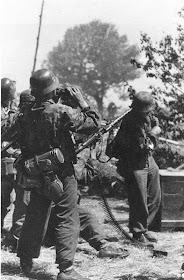 Waffen SS used MG42 to shoot at enemy aircraft