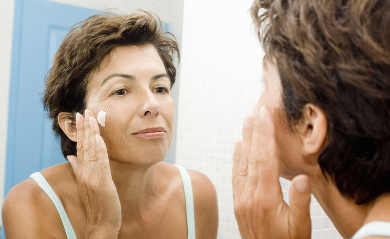 20 Skincare Mistakes That Are Aging Your Skin