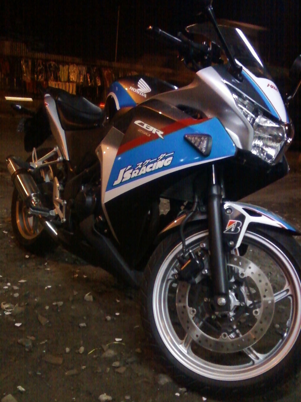 GAMBAR FOTO Cutting sticker cbr 250 | Oto Trendz