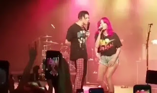 Halsey performing 11 minutes live with yungblud