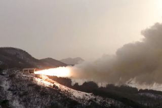 كوريا الشمالية تطلق صاروخا بالستيا "غير محدد"