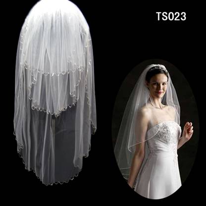 An ivory wedding veil is something that is quite popular among brides and