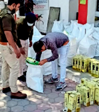 तस्करों पर कार्रवाई:फाेरलेन पर दाे लग्जरी कार में हरियाणा से गुजरात ले जा रहे थे अंग्रेजी शराब, पुलिस ने 4 को पकड़ा