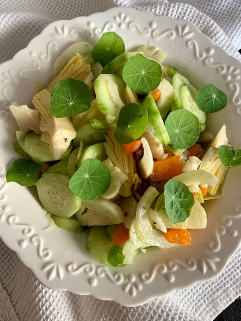 Knackig frischer Sommersalat #Rezept #glutenfrei #vegan, Fenchel, Artischocken, Gurke, Aprikosen, Salatrezept