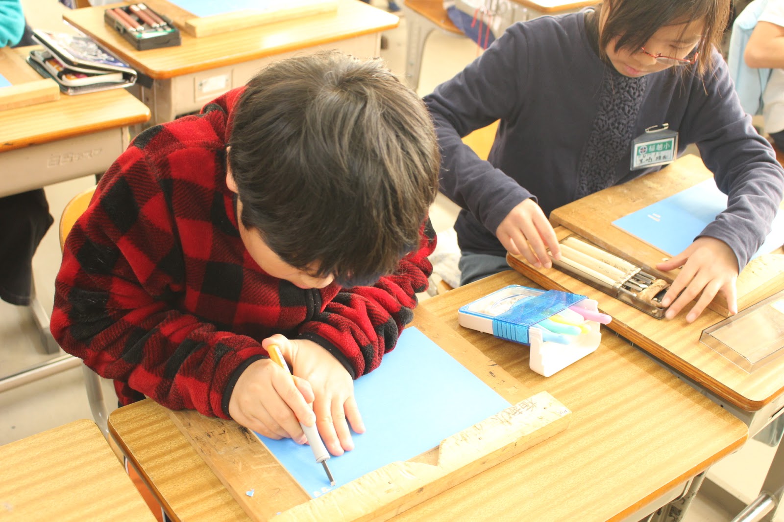 千葉県市川市立稲越小学校のニュース ４年生 彫刻刀教室
