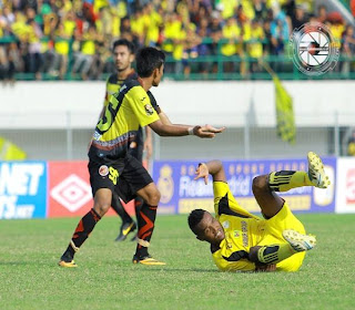 Foton Gol  Barito Putera ke gawang Sriwijaya FC