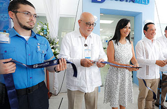 Inauguran Laura Fernández y Carlos Joaquín el primer hospital de Puerto Morelos