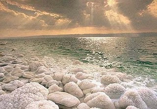 Travel the Dead Sea between Israel, Palestine and Yordania