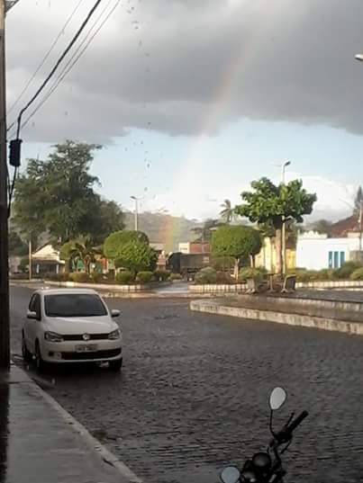 Sol quente, calor forte e chuva aparece de surpresa em Macajuba