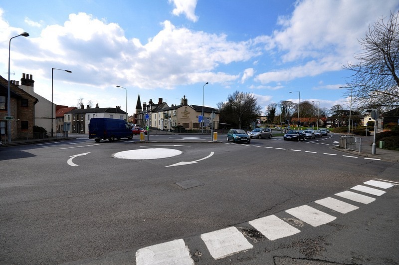 mini-roundabout-3