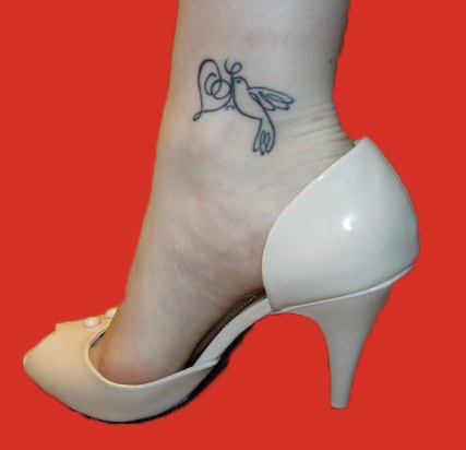 This is a simple ankle tattoo, but very cool.