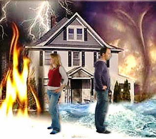 casal casas pegando fogo