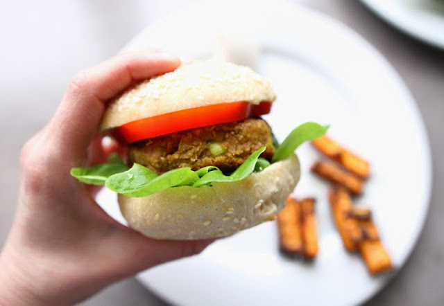 Oppskrift Vegansk Burger Tofu Bønner Proteinrik Vegetarmat Vegetarburger Hjemmelaget Burger