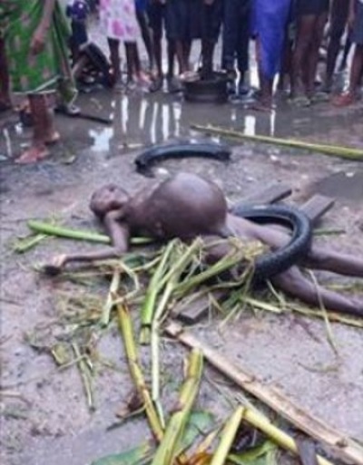 SHOCKER! “Old Witch” Caught after Stealing Woman’s Pregnancy in Delta; Str!pped Uncl@d (Photos)