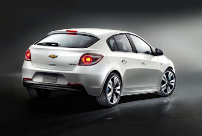 2011 New Chevrolet shows  hatchback version of the Cruze photos