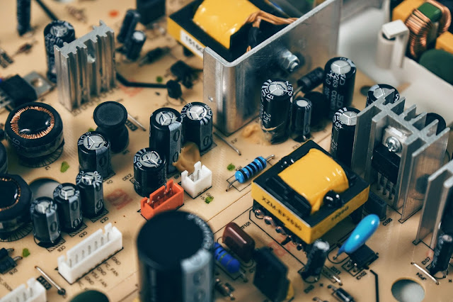 What is RAM and its functions in a computer