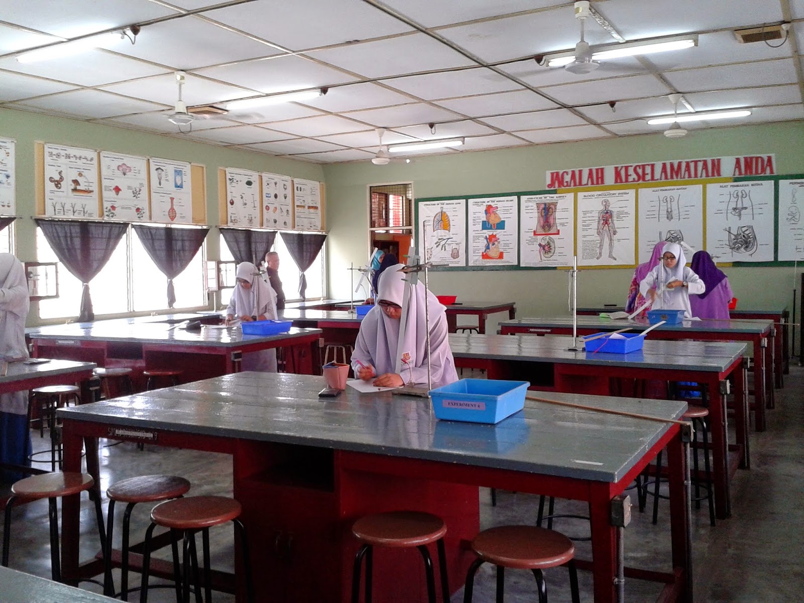 Makmal Sains Sekolah: PRA AMALI FIZIK TINGKATAN 4 2014