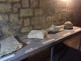 Lutetia: Roman mines (Catacumbes of Paris) by E.V.Pita (2016) / Lutecia: minas romanas (Catacumbas de París) por E.V.Pita / Link: http://archeopolis.blogspot.com/2016/10/lutetia-roman-mines-catacumbes-of-paris.html
