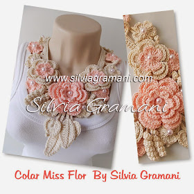 colar de croche com flores