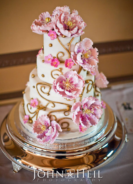 sports: Beautiful Wedding Cakes .....