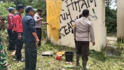 Polsek Ukui, Balai TNTN dan Masyarakat Desa Air Hitam Melaksanakan Gotong Royong Pasca Aksi Spontanitas di Kantor TNTN