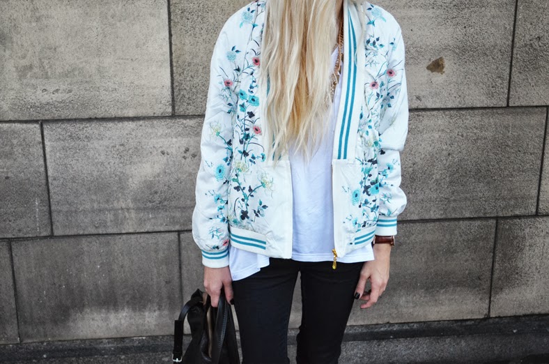 ORIENTAL BOMBER JACKET & MINT SNEAKERS