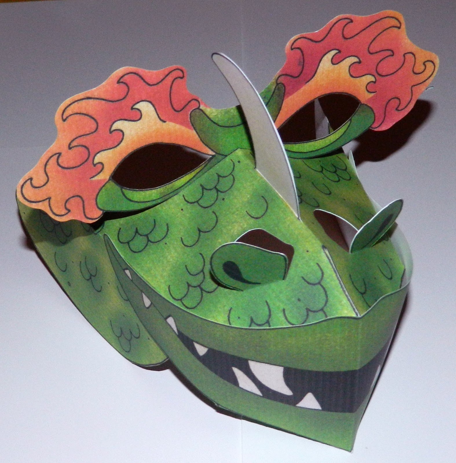 laura's frayed knot: dragon face mask