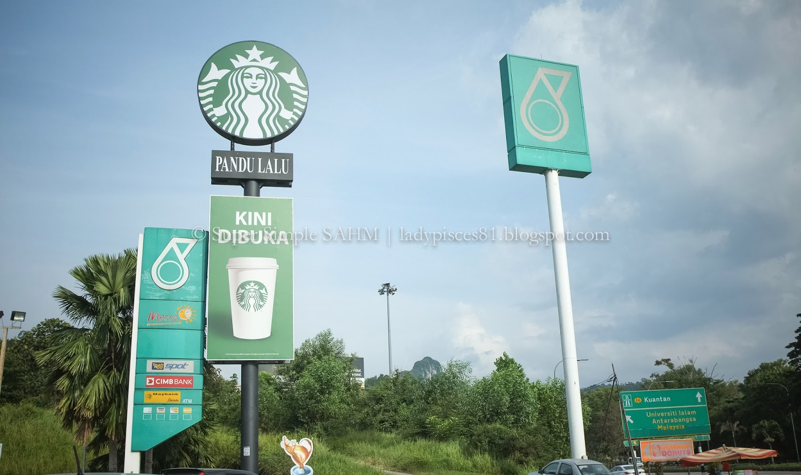 Super Simple SAHM: Starbucks @ Lingkaran Karak