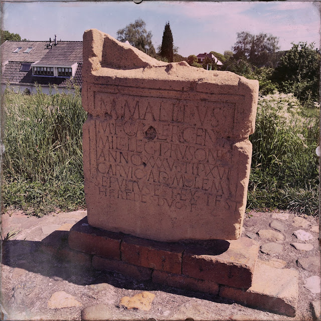 Replica grafsteen van Marcus Mallius, Herwen