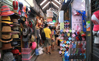 Wisata ke Chatuchak Weekend Market di Bangkok 