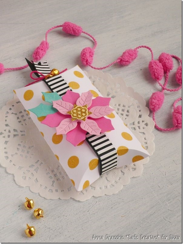 christmas-Box-Pillow-Poinsettias-Jen Long-die-sizzix-big shot-by AnnaDrai cafecreativo (2)