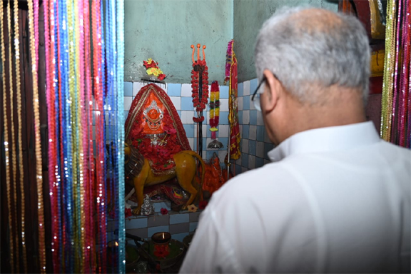 मुख्यमंत्री श्री बघेल ने माता चंडी मंदिर में पूजा अर्चना कर प्रदेशवासियों की सुख, समृद्धि की कामना की