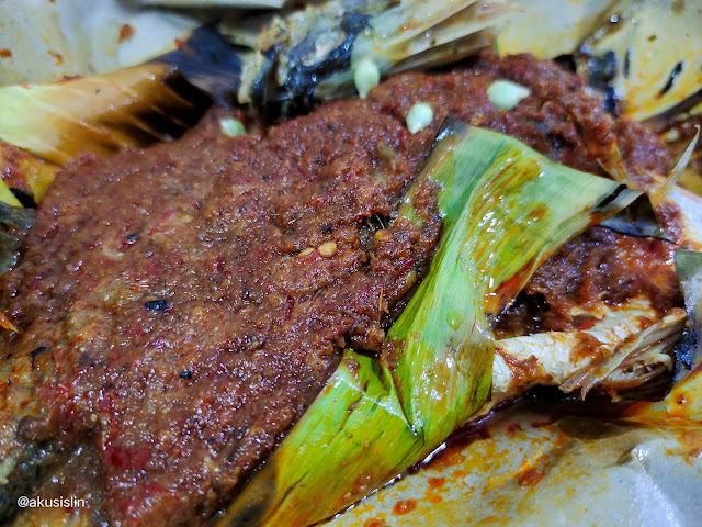 Hari Kedua Puluh Dua Berbuka Puasa Aku Beli Ikan Bakar Belatuq