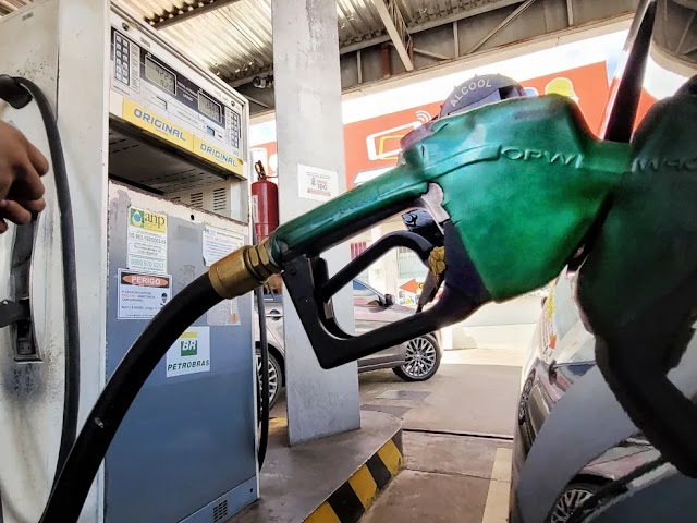 Gasolina sobe pela 6ª semana seguida, mostra ANP; Petrobras não aumenta preços desde junho