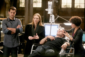 FRINGE: Charlie (Kirk Acevedo, second from R) is hurt after tracking a deadly creature with Peter (Joshua Jackson, L) and Olivia (Anna Torv, second from L) in the FRINGE episode 'Unleashed' airing Tuesday, April 14 (9:01-10:00 PM ET/PT) on FOX. Also pictured: Jasika Nicole (R). ©2009 Fox Broadcasting Co. Cr: Craig Blankenhorn/FOX