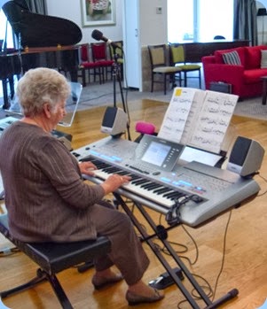 Barbara Powell playing the Yamaha Tyros 4