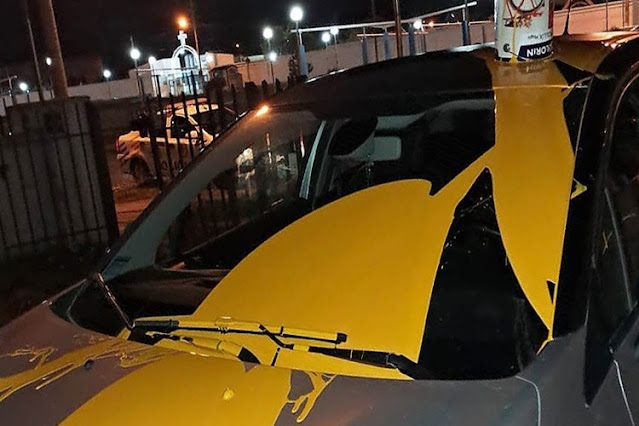 Abogado denuncio que en la madrugada vandalizaron su auto con pintura