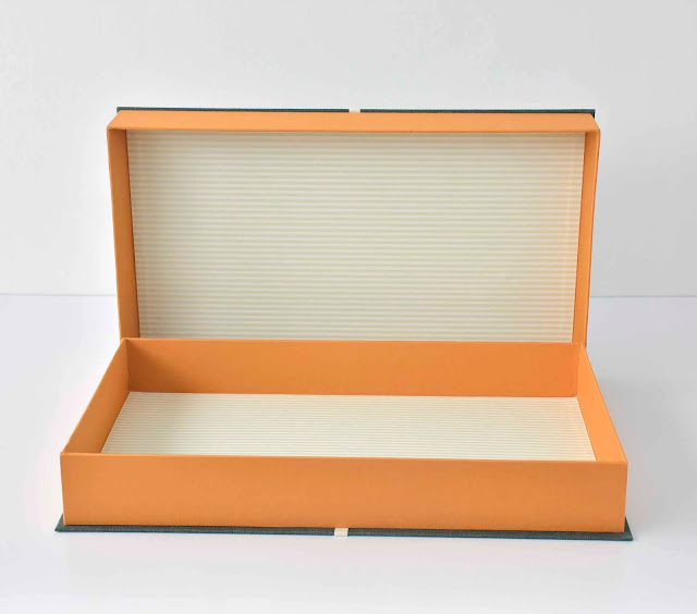 CLAMSHELL BOX