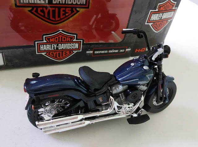 Maisto Harley Davidson 2008 FLSTSB CROSS BONES 2