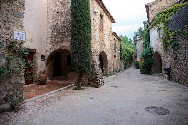 Вечерняя прогулка по Монельс - Evening in Monells - Monells por la noche