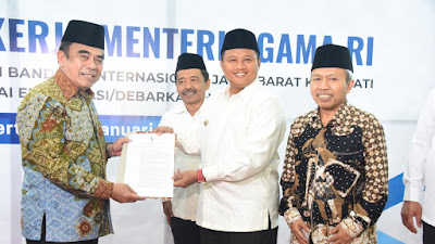 Menteri Agama RI Serahkan  SK BIJB Kertajati Sebagai Embarkasi/Debarkasi Haji 2020